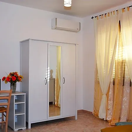 Salenterra Oda ve Kahvaltı Alliste
